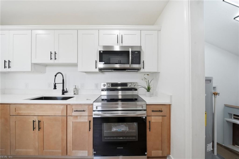 Photo 5 of 19 residential for sale in Hampton virginia