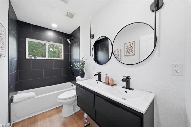 Photo 7 of 19 residential for sale in Hampton virginia