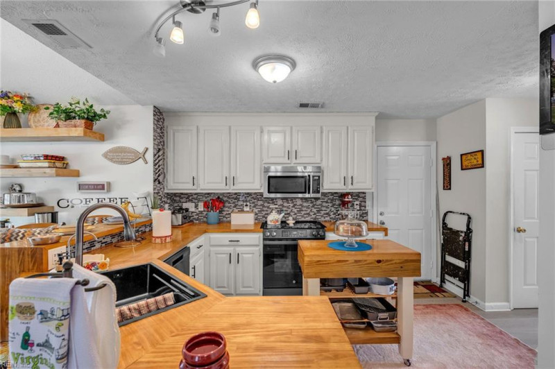 Photo 7 of 17 residential for sale in Newport News virginia Photo 7 of 17 residential for sale in Newport News virginia
