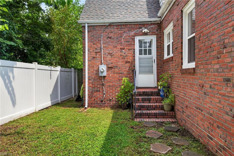 Photo 21 of 24 residential for sale in Portsmouth virginia
