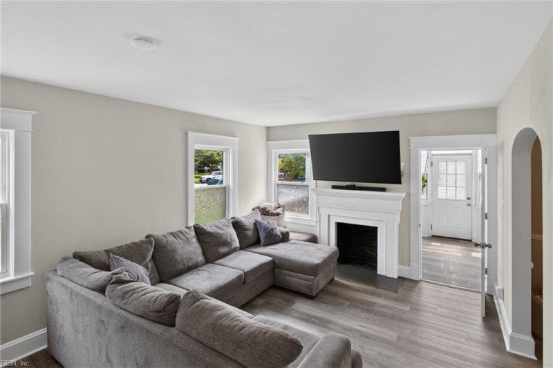 Photo 5 of 24 residential for sale in Portsmouth virginia