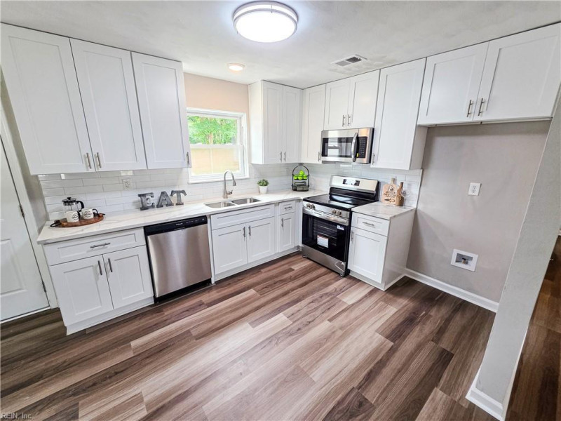 Photo 3 of 20 residential for sale in Virginia Beach virginia