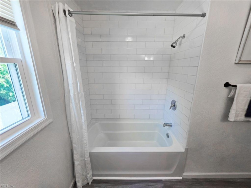 Photo 11 of 21 residential for sale in Portsmouth virginia