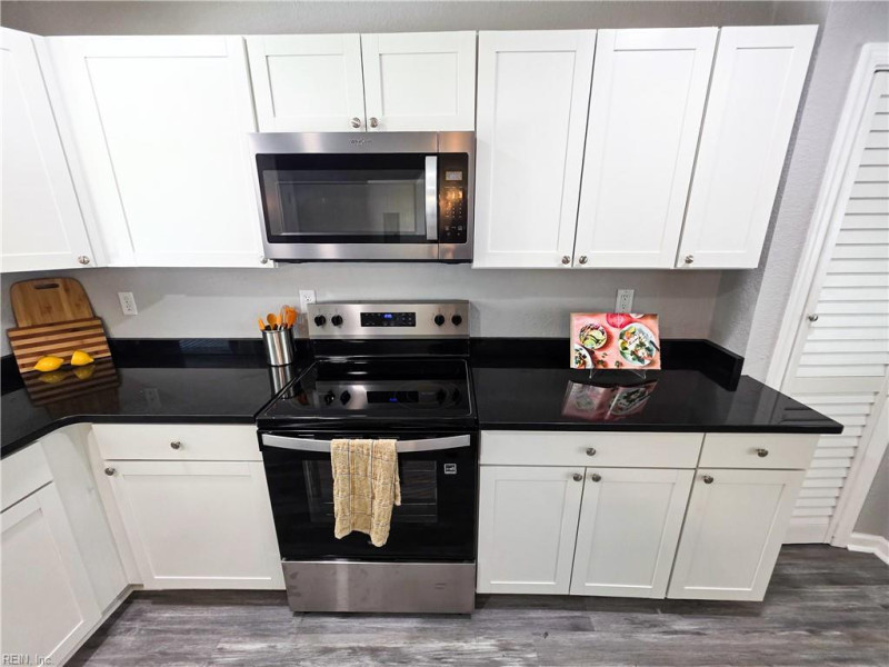 Photo 3 of 21 residential for sale in Portsmouth virginia