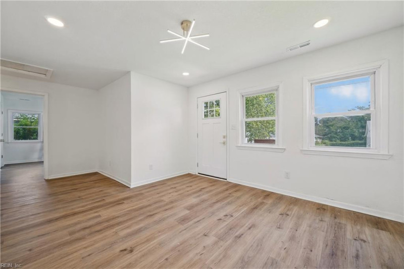 Photo 6 of 26 residential for sale in Newport News virginia