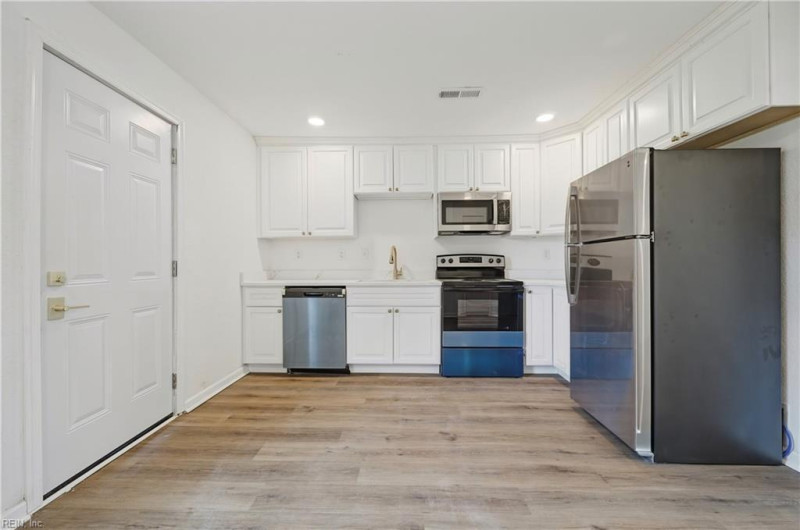 Photo 7 of 26 residential for sale in Newport News virginia