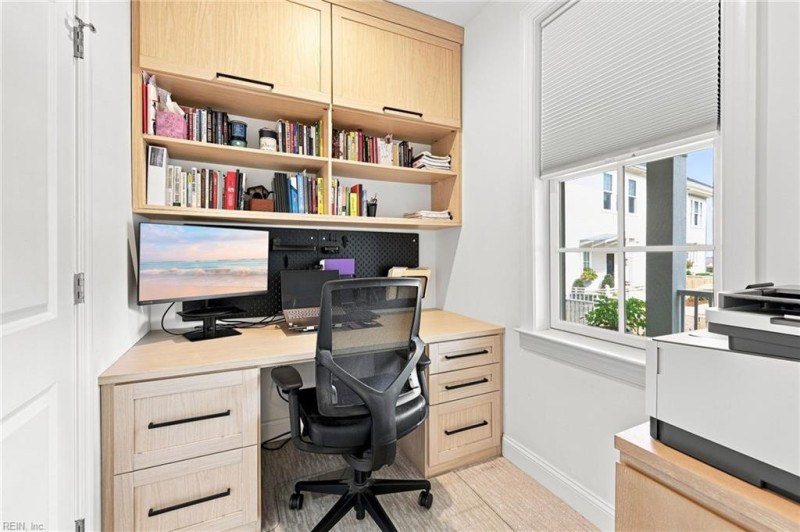 Photo 13 of 48 residential for sale in Norfolk virginia