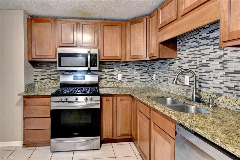 Photo 14 of 29 residential for sale in Hampton virginia