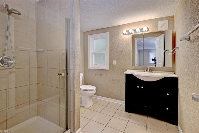 Photo 17 of 29 residential for sale in Hampton virginia