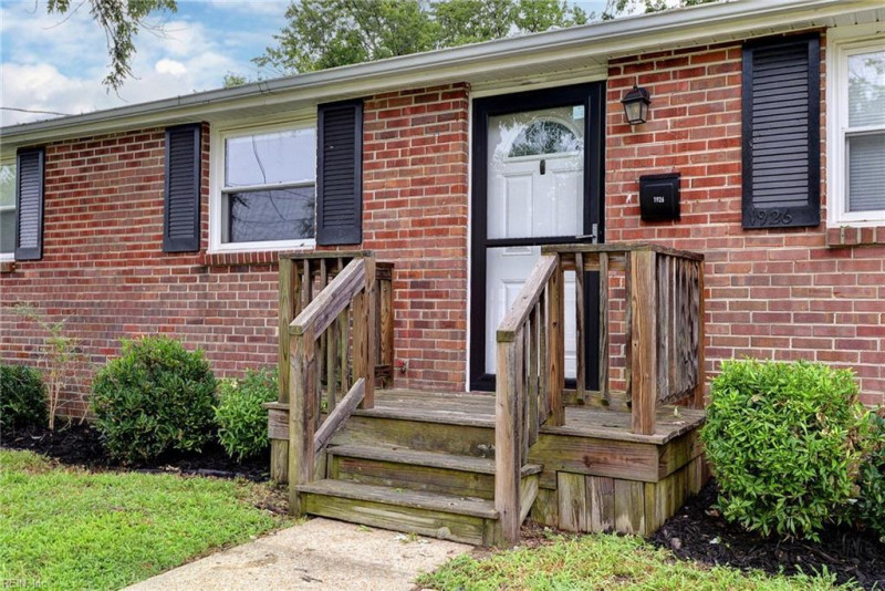Photo 4 of 29 residential for sale in Hampton virginia