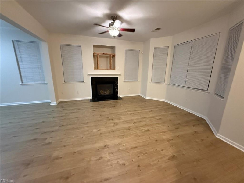 Photo 4 of 27 residential for sale in Virginia Beach virginia