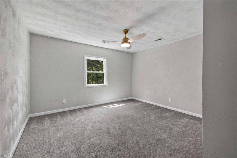 Photo 15 of 23 residential for sale in Portsmouth virginia