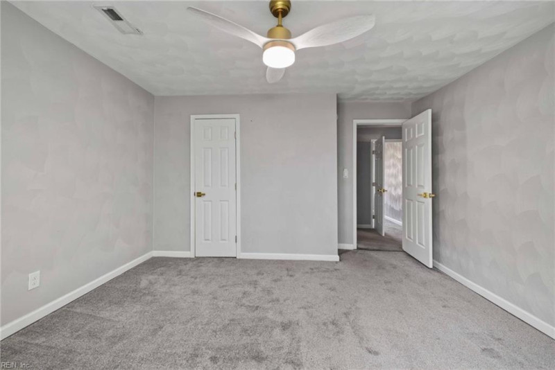 Photo 16 of 23 residential for sale in Portsmouth virginia