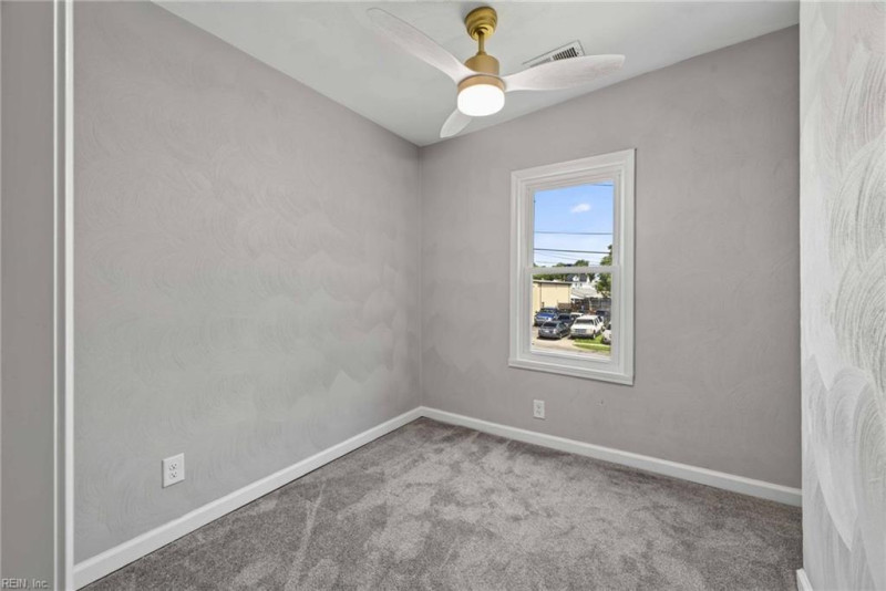 Photo 17 of 23 residential for sale in Portsmouth virginia
