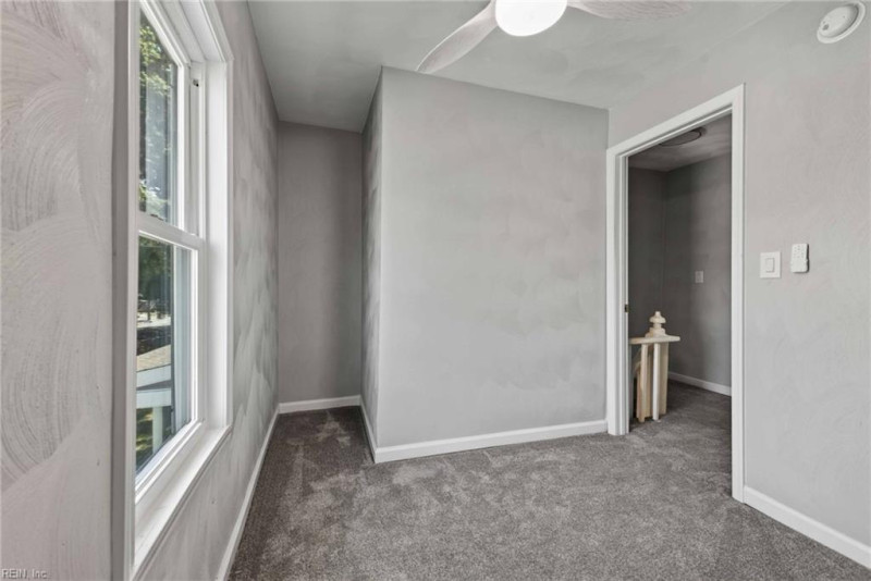 Photo 18 of 23 residential for sale in Portsmouth virginia