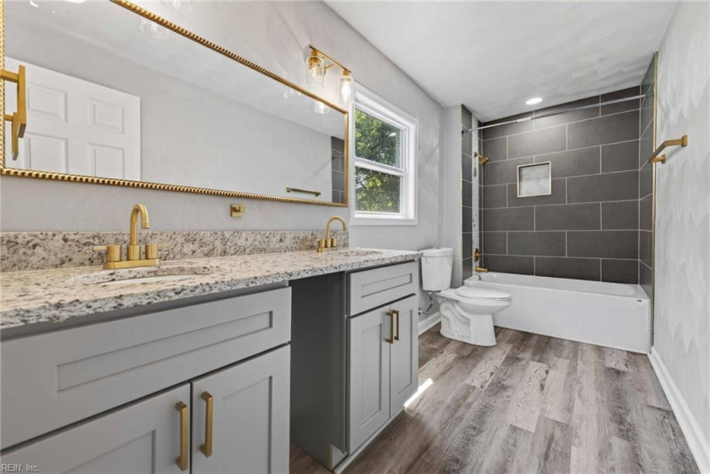 Photo 19 of 23 residential for sale in Portsmouth virginia