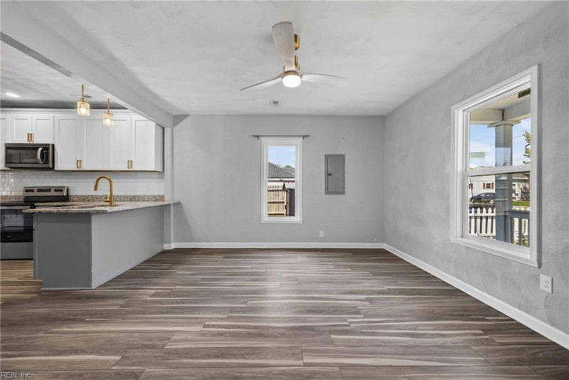 Photo 3 of 23 residential for sale in Portsmouth virginia