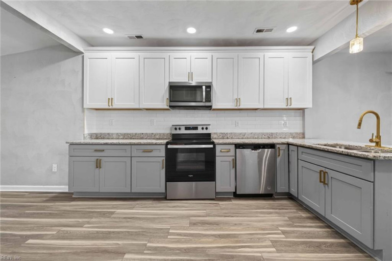 Photo 5 of 23 residential for sale in Portsmouth virginia