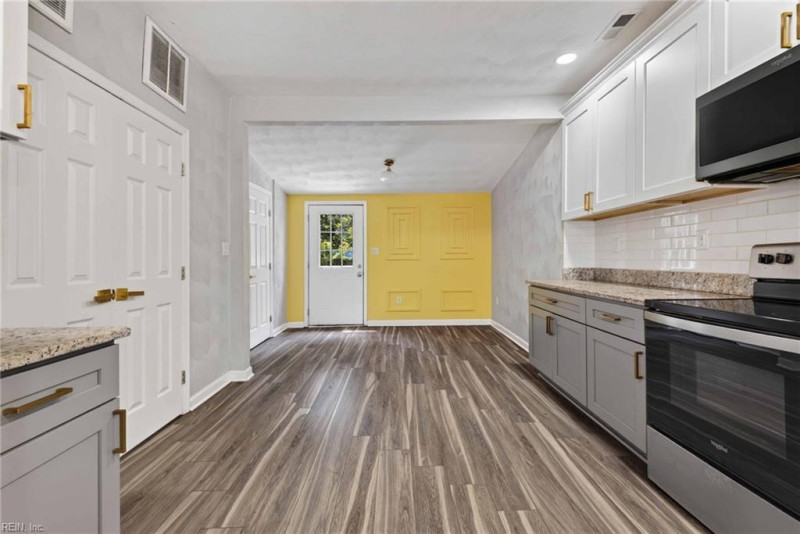 Photo 6 of 23 residential for sale in Portsmouth virginia