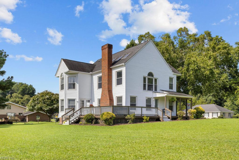 Photo 8 of 42 residential for sale in Isle of Wight County virginia