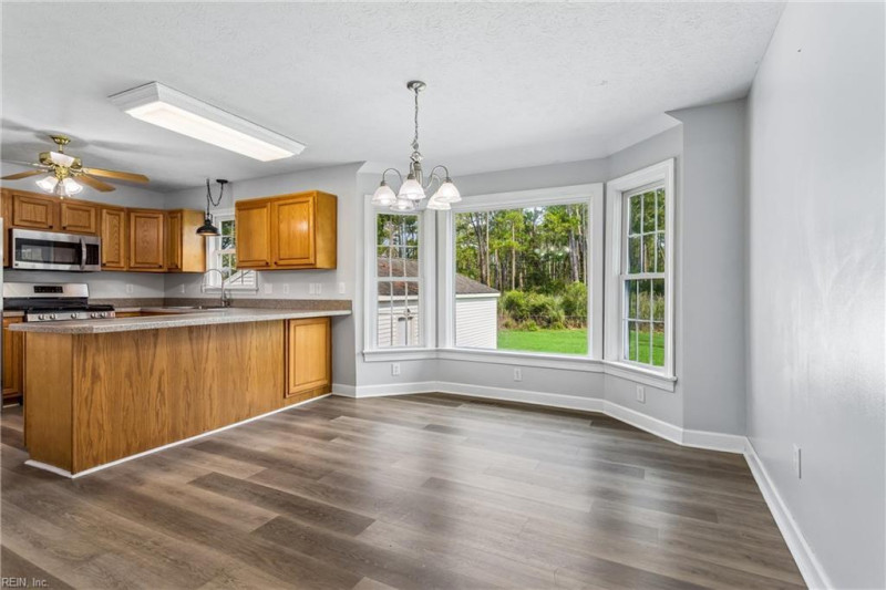 Photo 14 of 46 residential for sale in Poquoson virginia