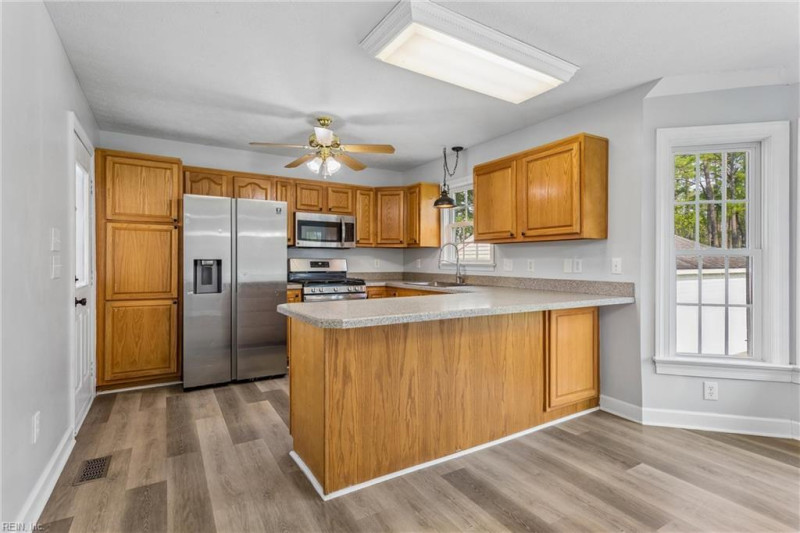 Photo 16 of 46 residential for sale in Poquoson virginia