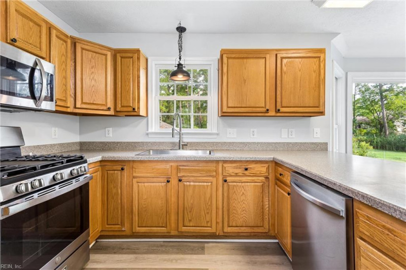 Photo 17 of 46 residential for sale in Poquoson virginia