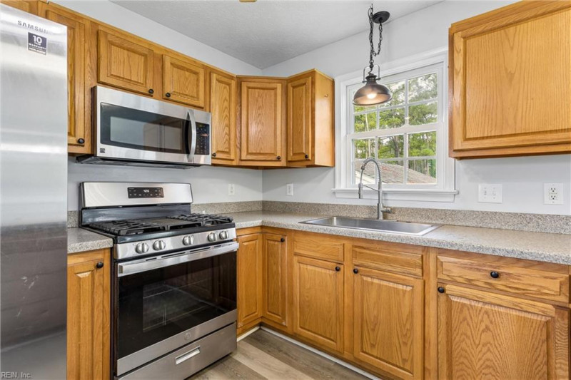 Photo 19 of 46 residential for sale in Poquoson virginia