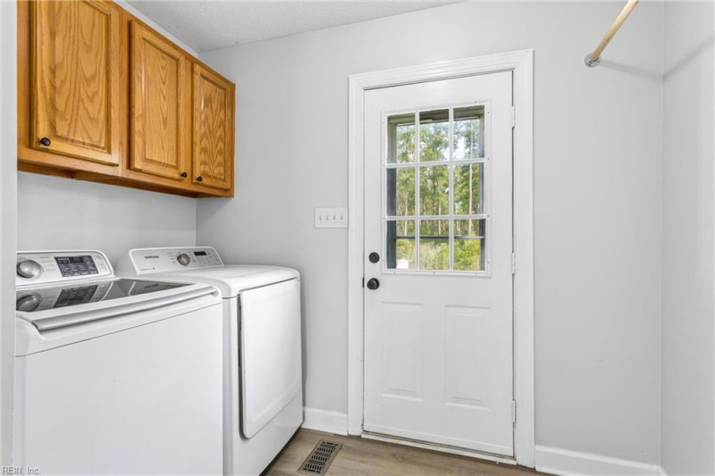 Photo 22 of 46 residential for sale in Poquoson virginia