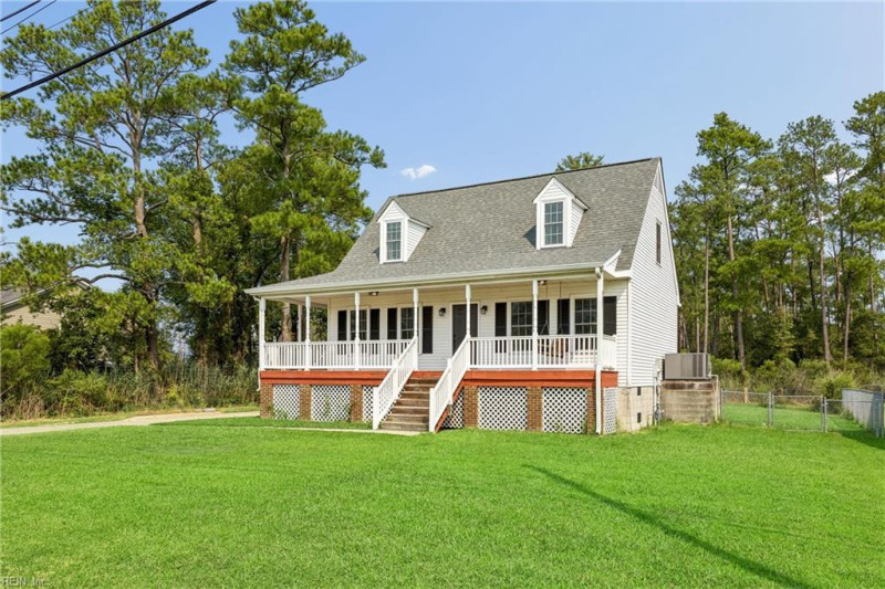 Photo 3 of 46 residential for sale in Poquoson virginia