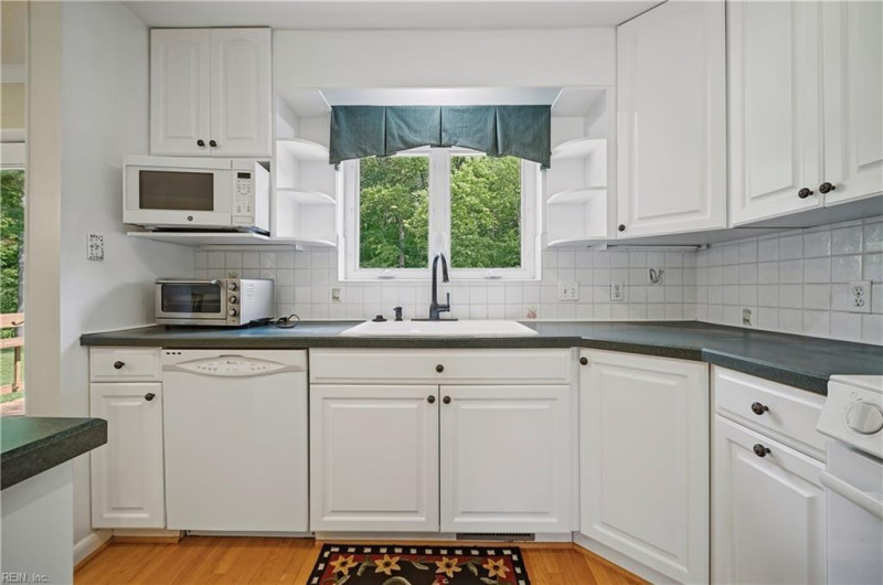 Photo 16 of 47 residential for sale in Virginia Beach virginia