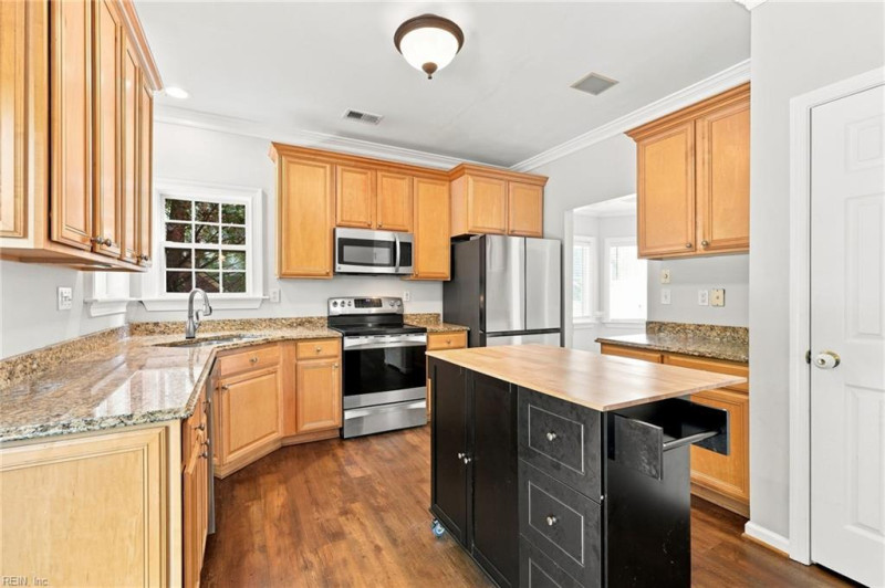 Photo 11 of 49 residential for sale in Virginia Beach virginia