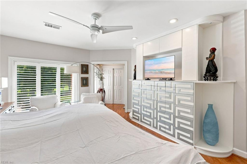 Photo 24 of 41 residential for sale in Norfolk virginia
