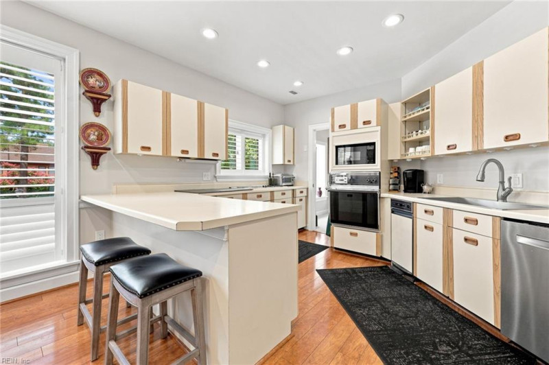 Photo 9 of 41 residential for sale in Norfolk virginia