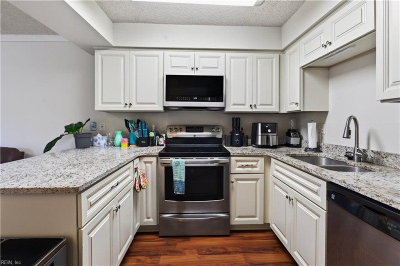 Photo 10 of 22 residential for sale in Virginia Beach virginia