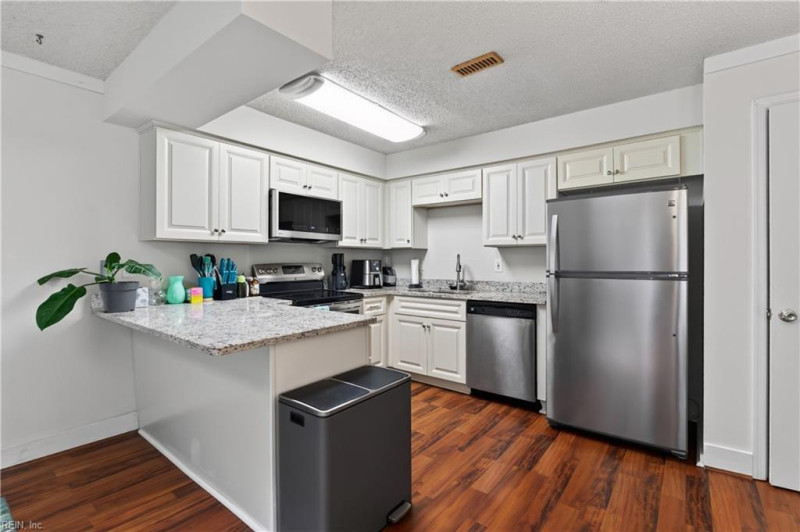 Photo 11 of 22 residential for sale in Virginia Beach virginia