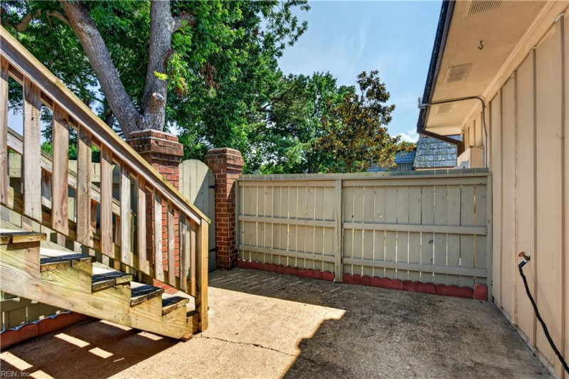 Photo 4 of 22 residential for sale in Virginia Beach virginia