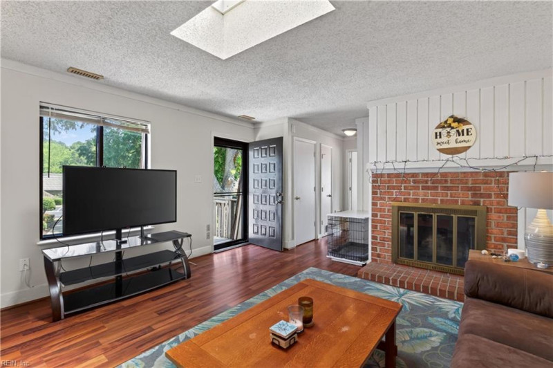 Photo 5 of 22 residential for sale in Virginia Beach virginia