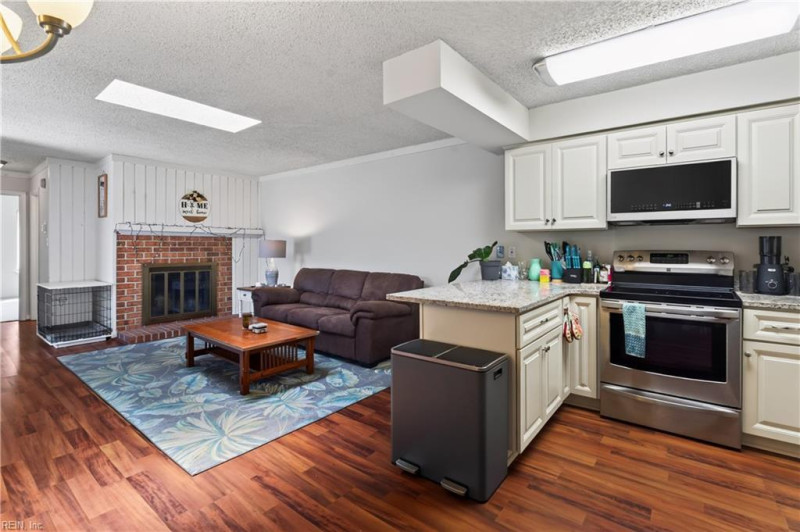 Photo 9 of 22 residential for sale in Virginia Beach virginia