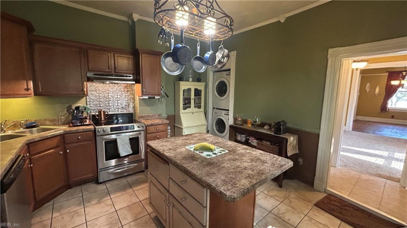Photo 10 of 30 residential for sale in Portsmouth virginia