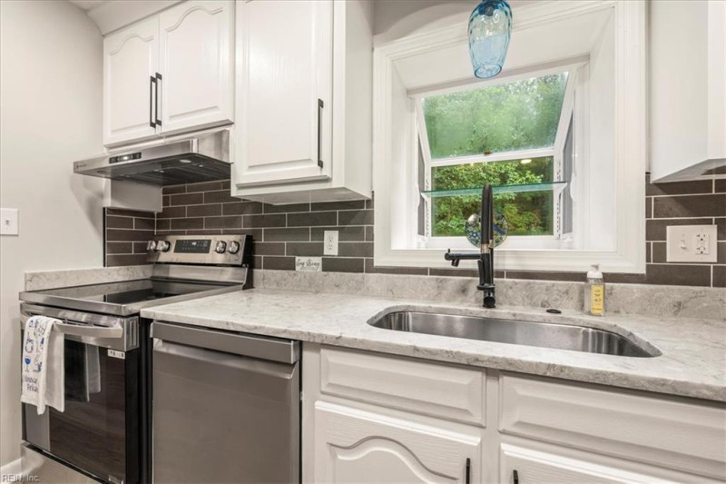 Photo 5 of 35 residential for sale in Newport News virginia