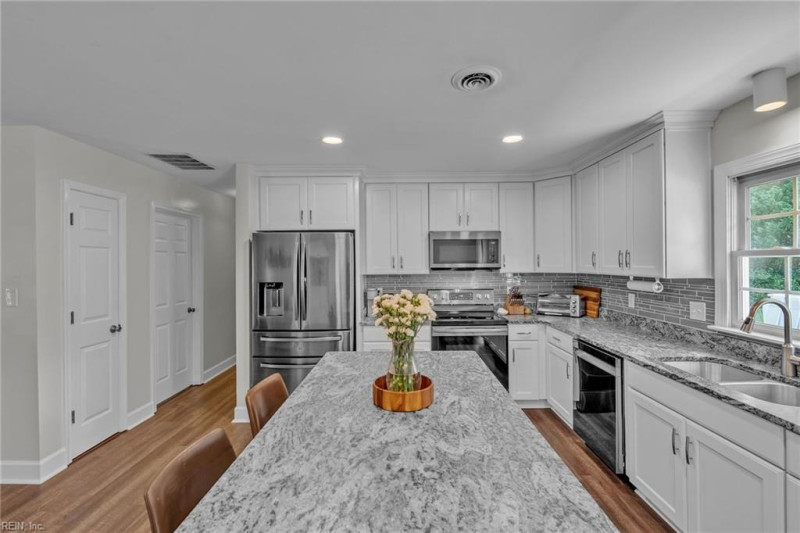 Photo 10 of 50 residential for sale in York County virginia