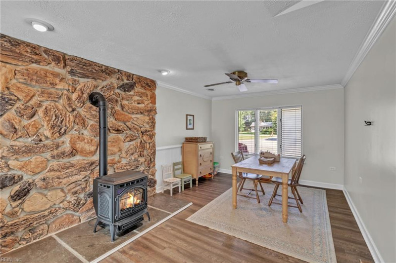Photo 12 of 50 residential for sale in York County virginia