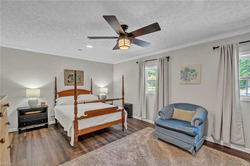Photo 17 of 50 residential for sale in York County virginia