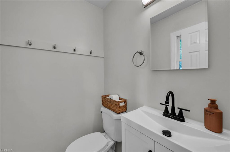 Photo 32 of 50 residential for sale in York County virginia
