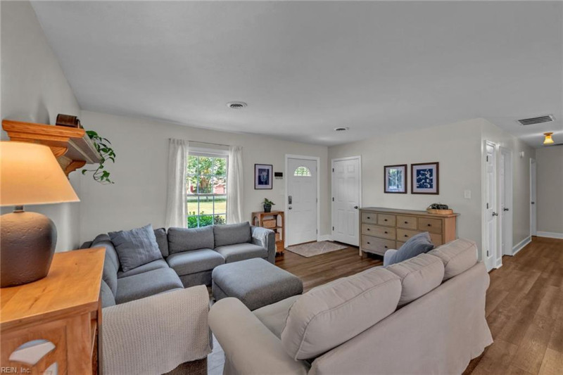 Photo 6 of 50 residential for sale in York County virginia