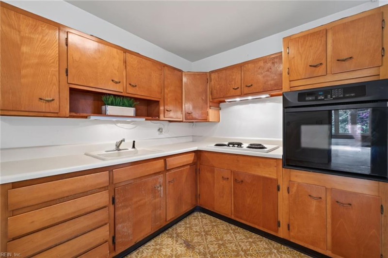 Photo 11 of 22 residential for sale in Portsmouth virginia