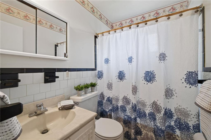 Photo 12 of 22 residential for sale in Portsmouth virginia
