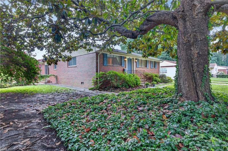 Photo 3 of 22 residential for sale in Portsmouth virginia