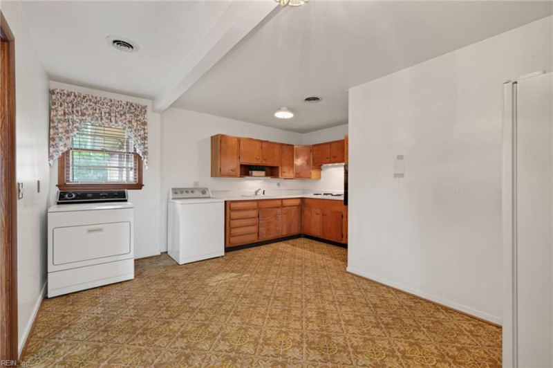 Photo 7 of 22 residential for sale in Portsmouth virginia